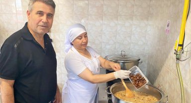 Bursa'da kestane şekerli aşure geleneği