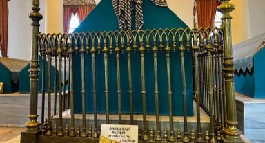 Bursa'da Orhan Gazi Türbesi ziyaretçilerin yoğun ilgisiyle karşılaşıyor