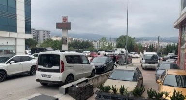 Bursa'da park halindeki araçlar ambulans ve itfaiyelere engel oluyor