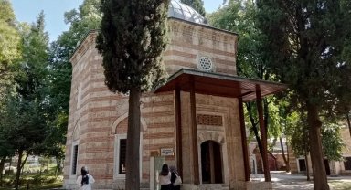 Bursa'da Şehzade Mustafa Türbesi yoğun ilgi görüyor