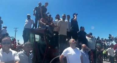CHP Bursa Milletvekili Orhan Sarıbal eylemde çiftçileri yalnız bırakmadı