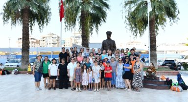 Çiğli'de kadın ve çocuklar denizle buluştu