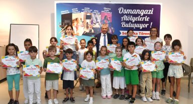 Çocuk drama atölyesinde sertifika heyecanı