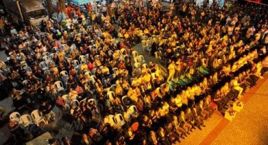 Deprem şehitleri acının yıldönümünde anıldı