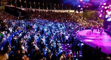 Emre Aydın Büyükçekmece'de hayranları ile buluştu