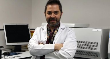 Enfekte kişiyle yakın temas yoluyla insandan insana yayılıyor!