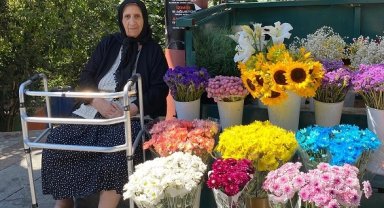 İstanbul Gümüşsuyu'nda çiçekçi tezgahlarının kaldırılma kararına mahallelli tepkisi