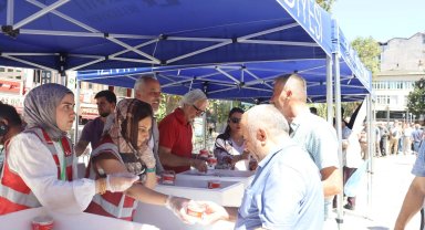 İzmit depremde hayatını kaybeden vatandaşları unutmadı