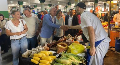 İzmit'te Başkan Vekili'nden pazarcı esnafına 'hayırlı işler'