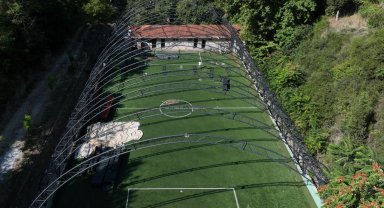 İzmit'te Turgut Mahallesi spor sahasının üstü kapatılıyor