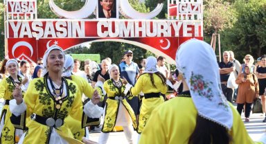 İzmit'te üç ülkenin halk danslarıyla unutulmaz gösteri