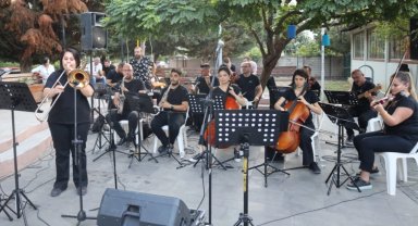 İzmit'te Yaz Akşamları Türkçe Pop konseriyle devam etti