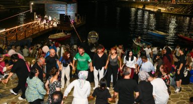 Karadeniz türküleri coşturdu