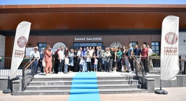 Kayseri'de sanat galerisi çocukluk hayalini gerçekleştirdi