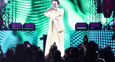 Kenan Doğulu, Çeşme performansıyla hayran bıraktı