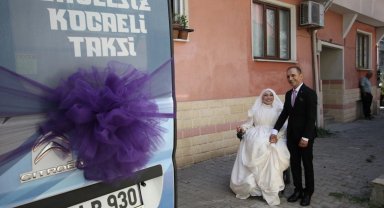 Kocaeli'de 'Engelsiz Taksi' gelin arabası oldu