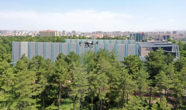 Kocasinan Belediyesi açık alanları drone ile ilaçlıyor