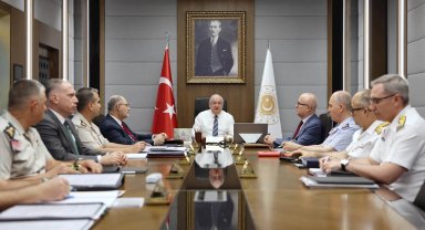 Kuvvet komutanlarıyla toplandı