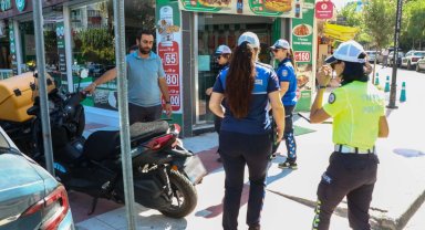 Manisa'da zabıta ekiplerinden kaldırım işgali denetimi