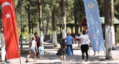 Manisalı kadınlar Süreyya Parkı'nda eğlendi