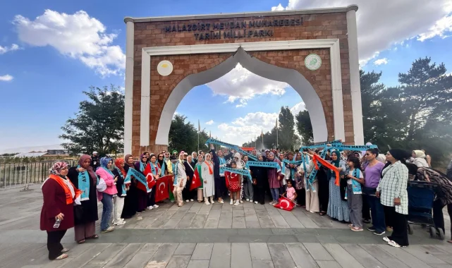 Mardinli AK Kadınlar Malazgirt'te gövde gösterisinde bulundu