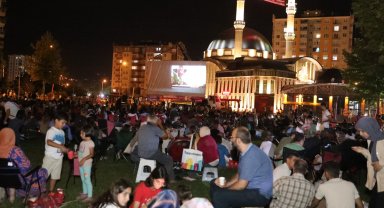 Melikgazi Belediyesi yaz sineması etkinlikleriyle nefes aldırıyor