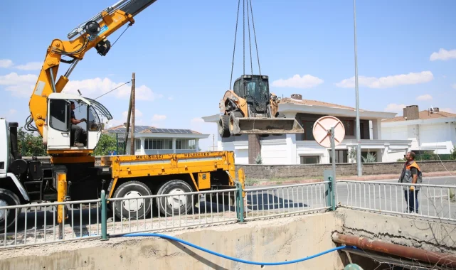 Melikgazi Belediyesi'nden yağmur suyu kanallarında kapsamlı temizlik çalışması