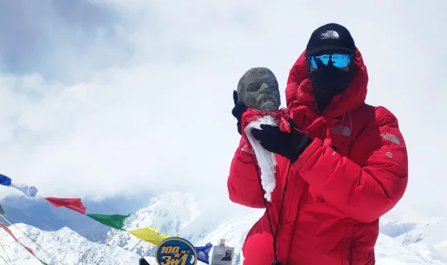 Milli sporcu Pamir'in zirvesine tırmandı