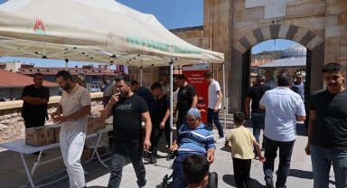 Nevşehirlilere Haniye onuruna gül suyu ve lokum