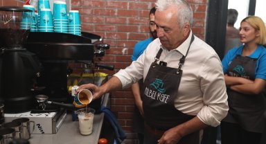 Nilüferliler'in yeni buluşma noktası 'Nilbel Kafe' hizmette... Kahveler Başkan'dan
