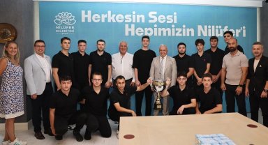 Şampiyonluk sevincini Başkan Özdemir'le paylaştılar