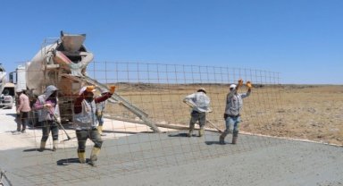 Siverek'te çelik hasırlı beton yol uygulaması