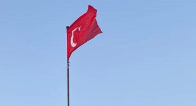 Yeniehir Kocataş'taki Türk bayrağı yenilendi