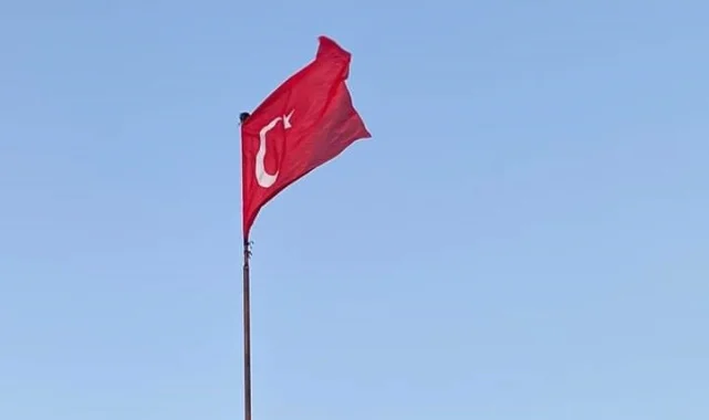 Yeniehir Kocataş'taki Türk bayrağı yenilendi
