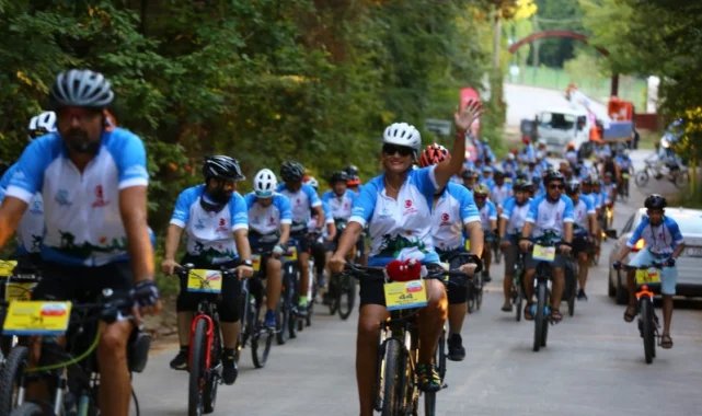 3 ülkeden 350 bisikletçi Kocaeli'de... Pedallar Filistinli çocuklar için