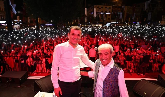 30 yıl sonra sevenleriyle buluştu
