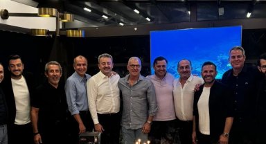 Ahmet Eler'den, İrfan Saraloğlu'na sürpriz pastalı doğum günü kutlaması