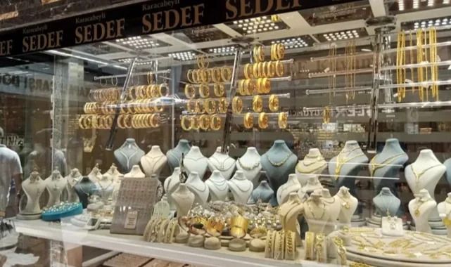 Altın yeni haftaya düşüşle başladı
