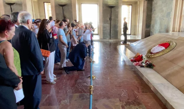 ATA Parti Genel Başkanı Atatürk'ü Türk töresine göre selamladı!