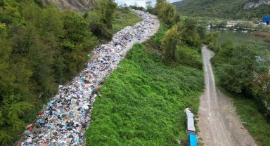 Bartın'da yola dökülen çöplere Bakanlık incelemesi!