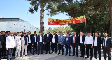 Başkan Büyükkılıç Kayserispor'un Olağanüstü Genel Kurulu'na katıldı