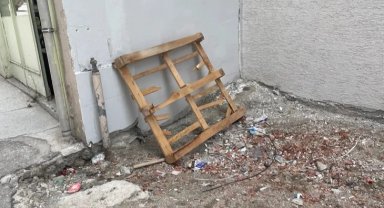 Bursa Gazcılar Mahallesinde inşaat malzemeleri çevreyi tehdit ediyor