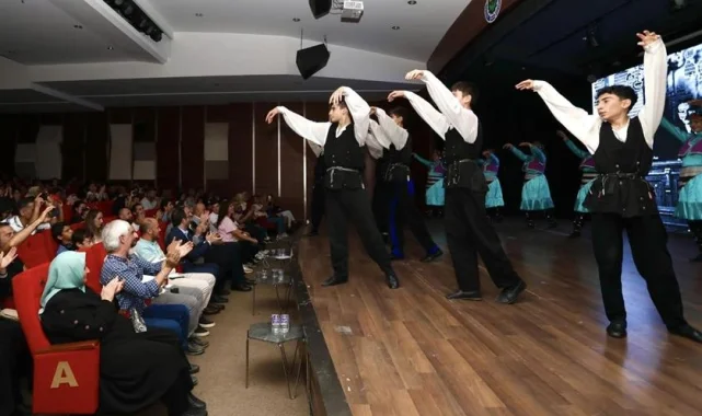Bursa İnegöl'de 'Zaferden Kurtuluşa Etkinlikleri'nde tiyatral şölen