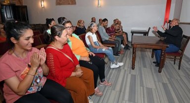 Bursa Osmangazi'de gözleri görmeden usta sanatçılar yetiştiriyor