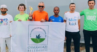 Bursa Osmangazili şampiyon atletlerden Başkan Aydın'a ziyaret 