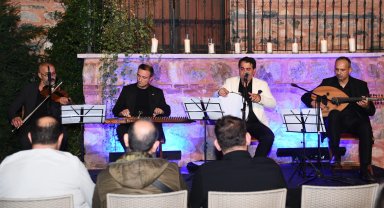 Bursa Şadırvanlı Han'da 'Kürdîlihicazkâr'lı buluşma