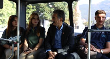 Bursa'da Gemlik Belediyesi'nden öğrencilere ücretsiz servis