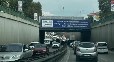 Bursa'da okullar açıldı, trafik durma noktasına geldi