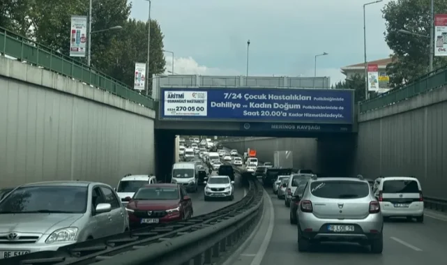 Bursa'da okullar açıldı, trafik durma noktasına geldi