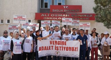 Bursalı tabipler 'vergide adalet' için eylemlerini sürdürüyor